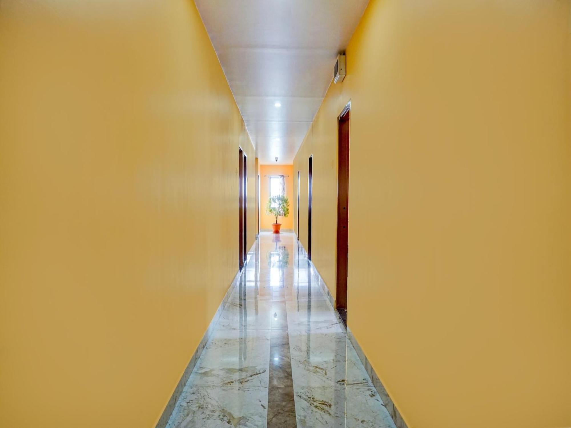 Spot On Hotel Shree Samarth Lodging Kolhapur Exterior photo